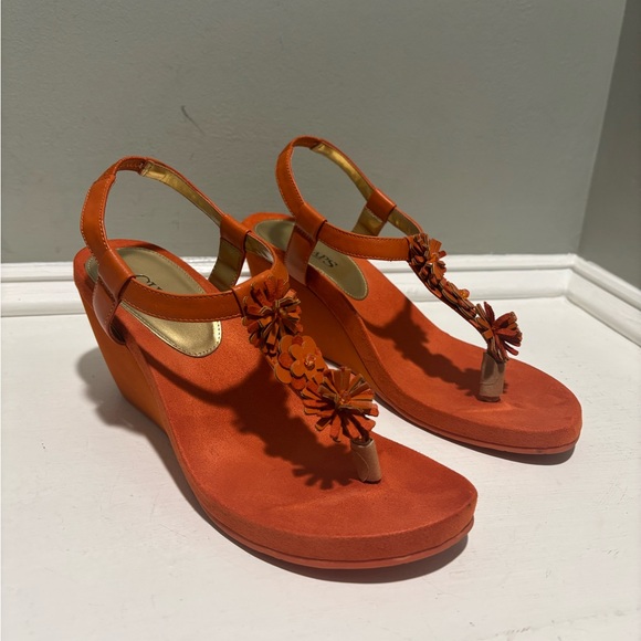 Chaps Orange Faux Suede Thong Flower Slip-In Wedge Sandals- size 9 - Picture 8 of 10